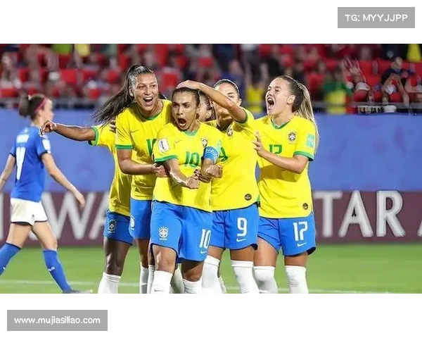 加纳总统接见女足团队并授予国家荣誉勋章表彰其杰出贡献